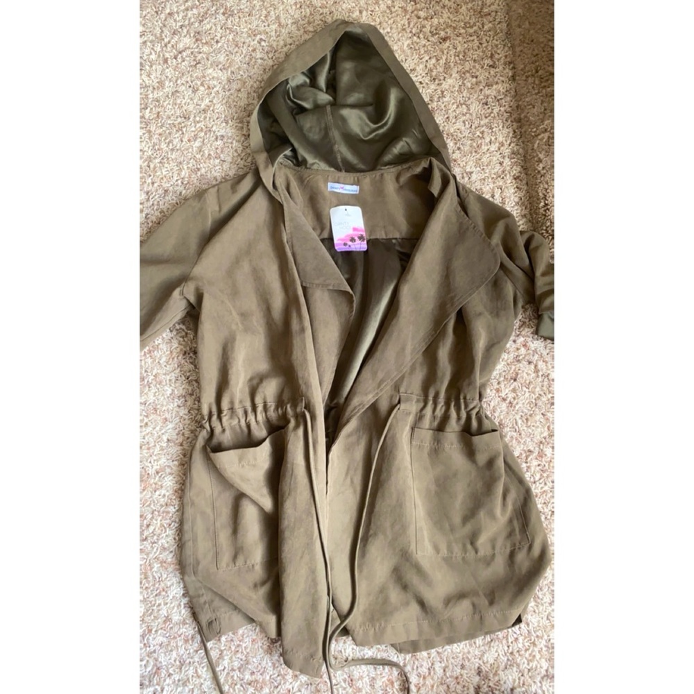 NWT! very light weight stylish jacket